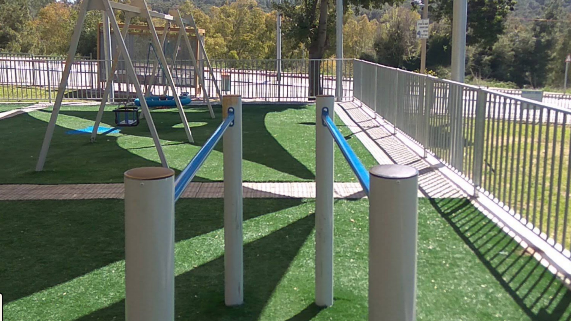 Calisthenics park near churchill photo 3